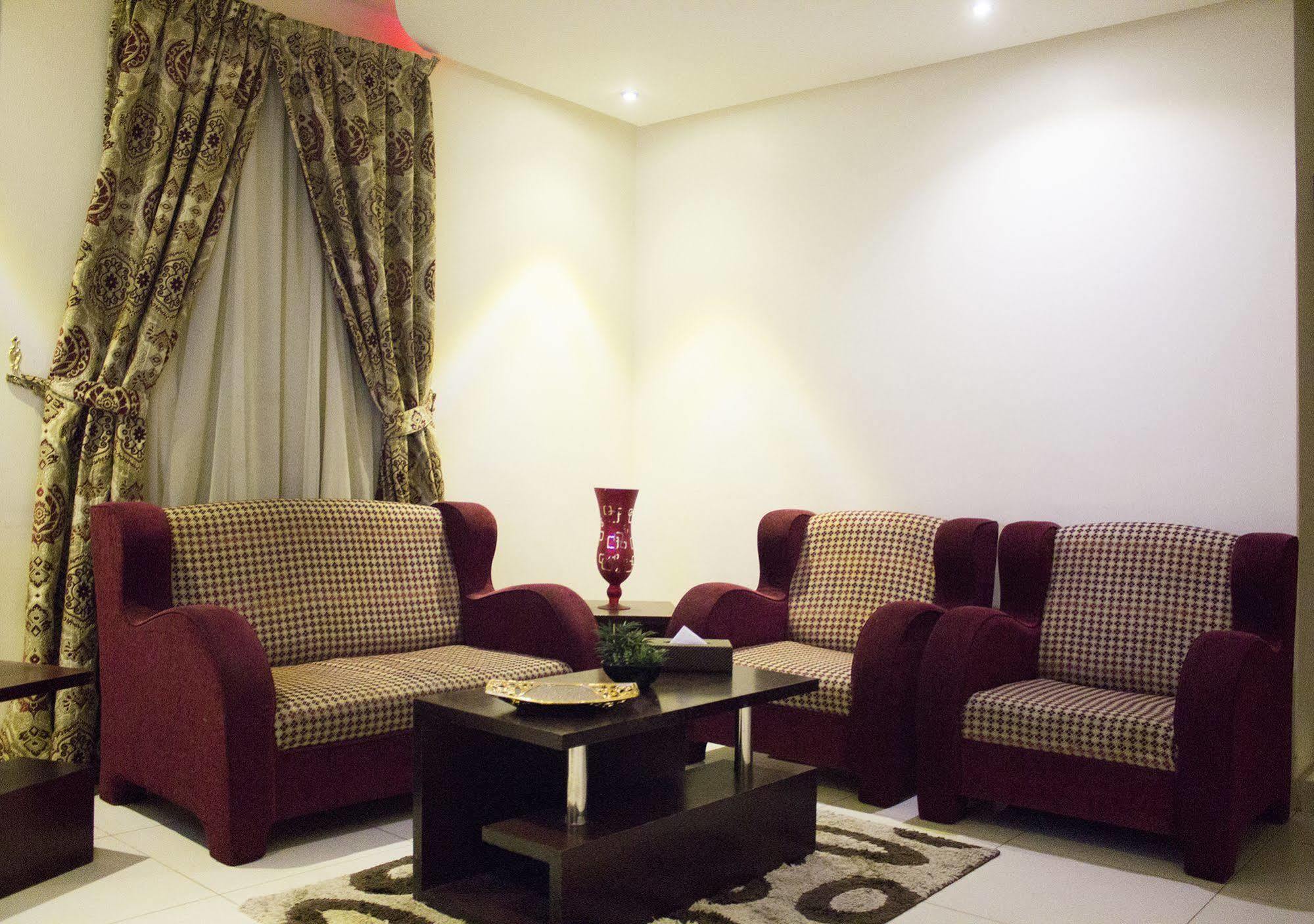 होटल के अलावा Merfal Al Falah Riyadh